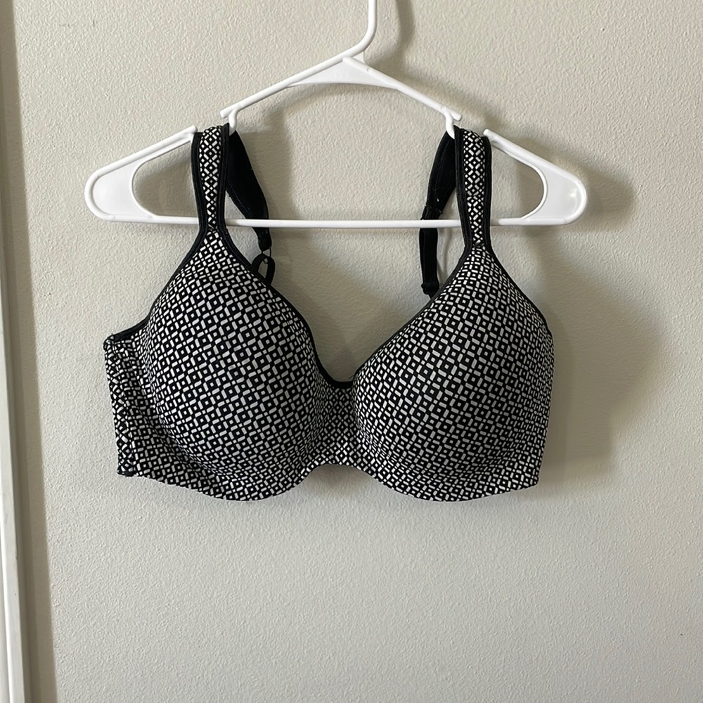 38DD (38E) Black and White Patterned Bra